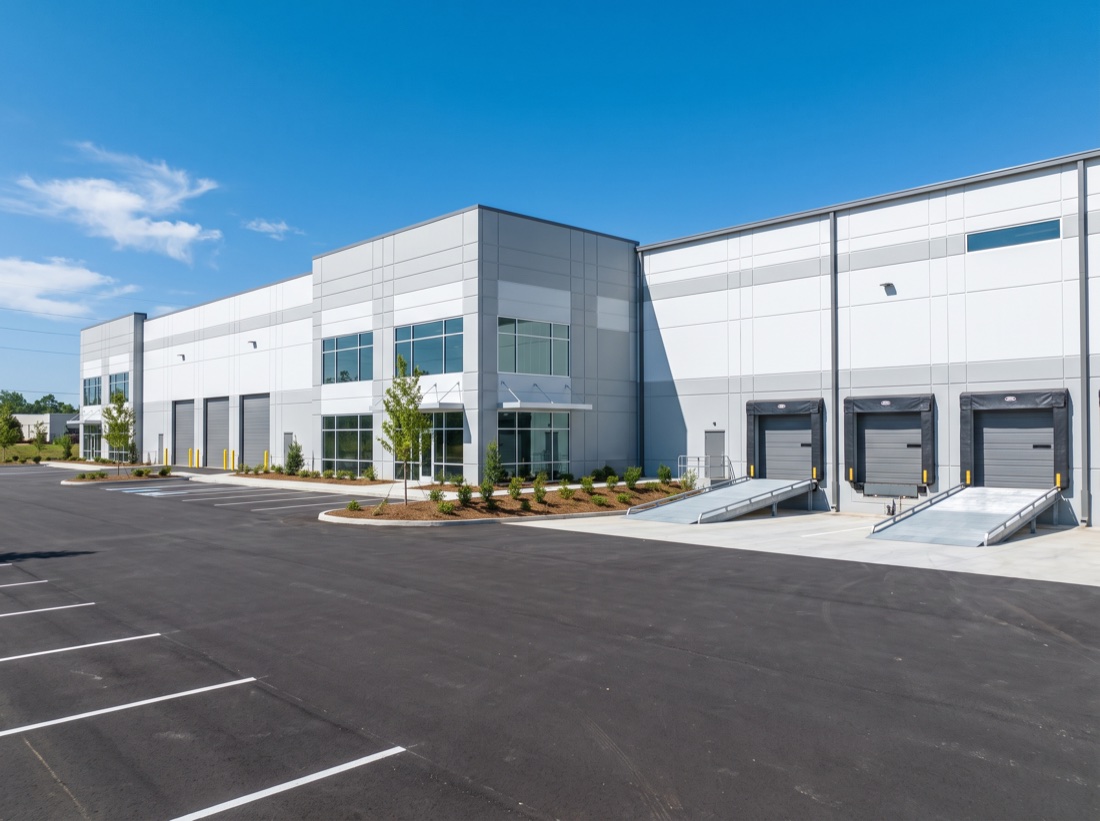 Steel warehouse and distribution building with loading docks